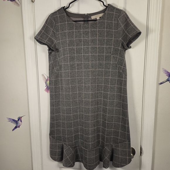 LOFT Dresses & Skirts - LOFT Petites Gray Plaid Windowpane Shift Dress 6P – Ruffle Hem Workwear Sheath